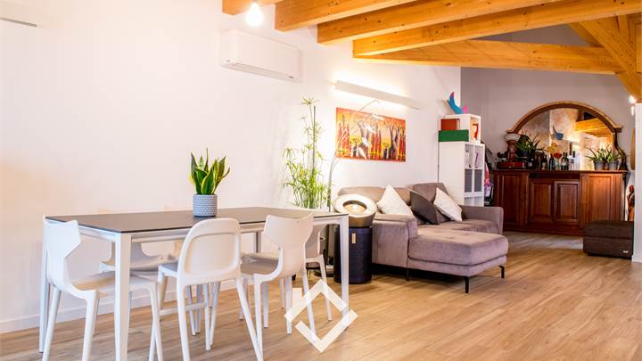 Attico con soppalco e garage a Varese