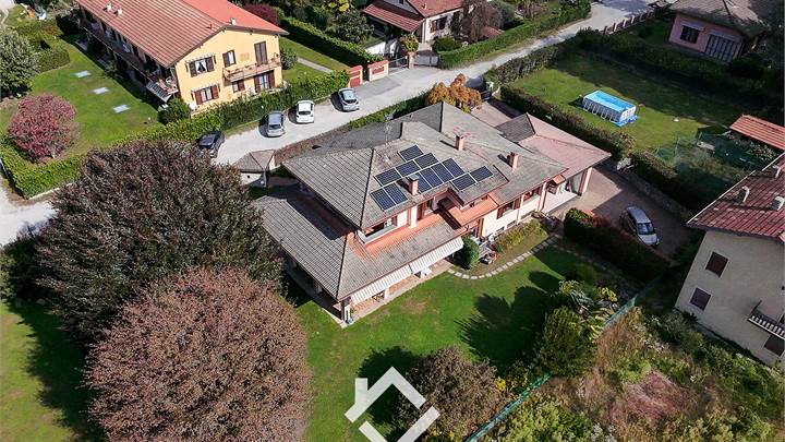 Villa indipendente Travedona-Monate