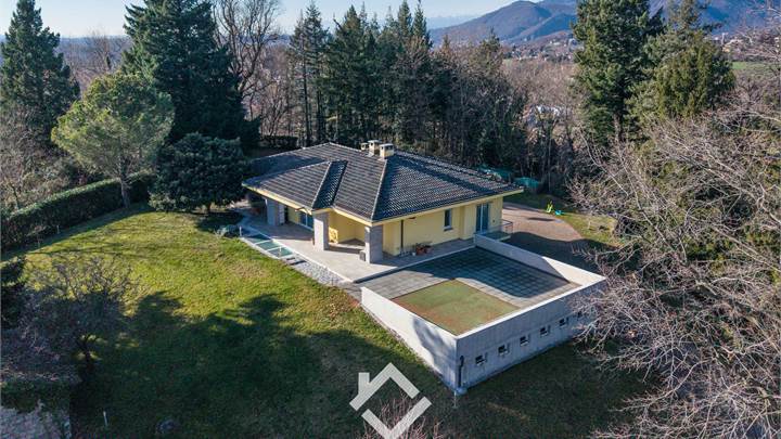 Villa in vendita a Clivio