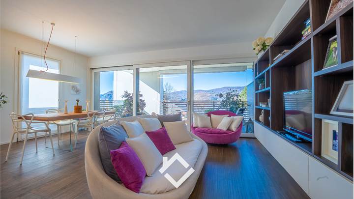 Elegante appartamento vista lago a Ranco