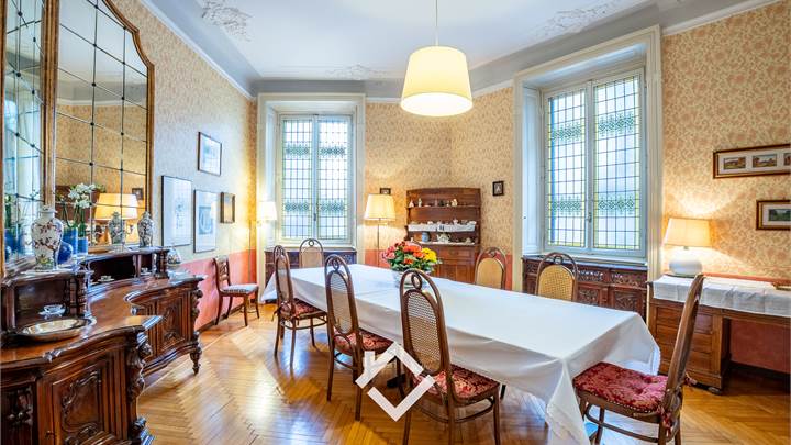 Quadrilocale di prestigio in palazzo storico - zona Milano Conciliazione